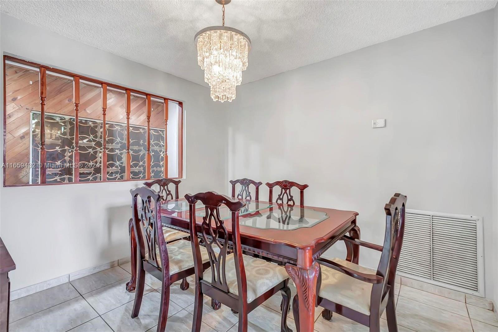 2331 Utopia Dr