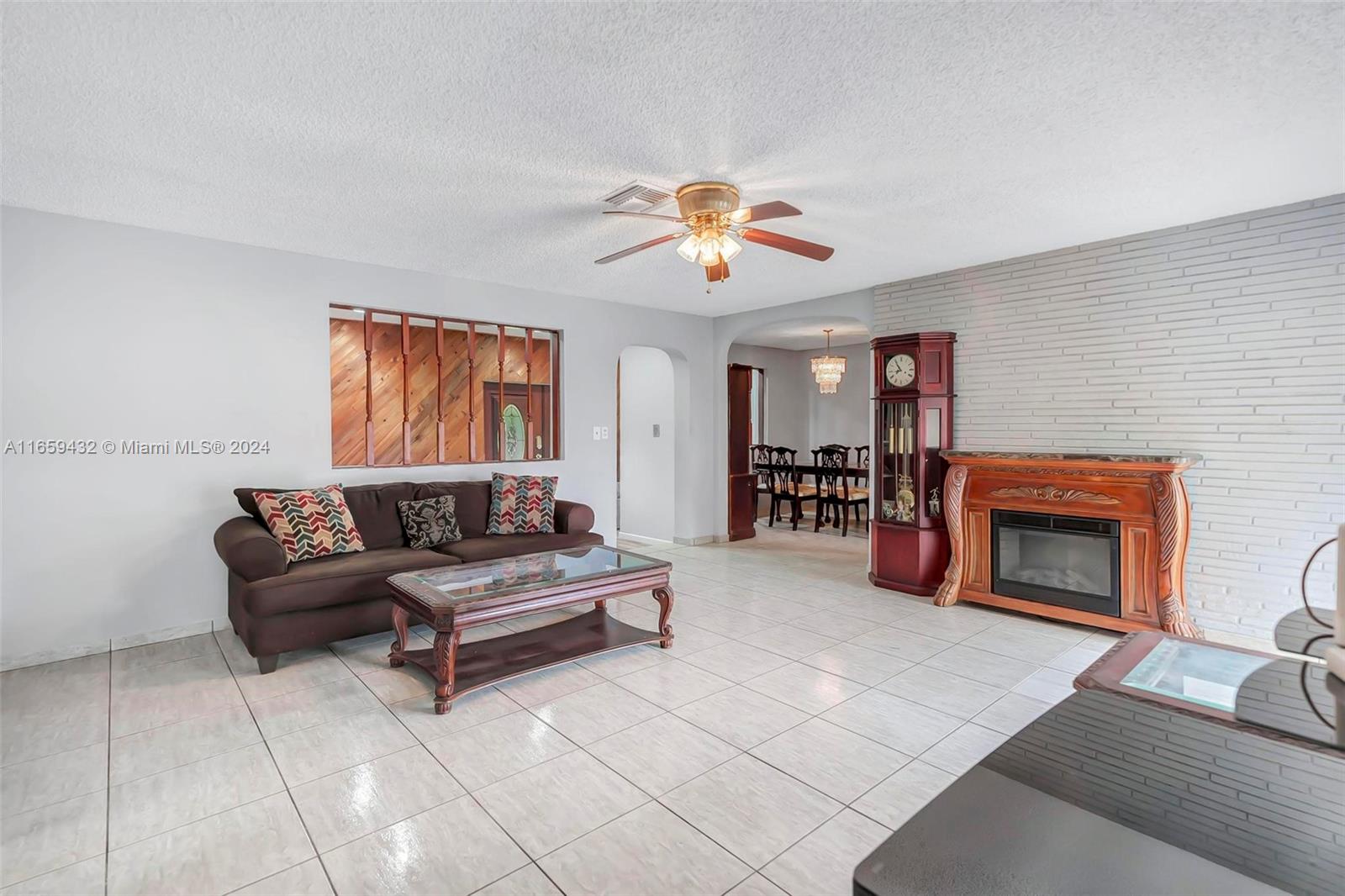2331 Utopia Dr