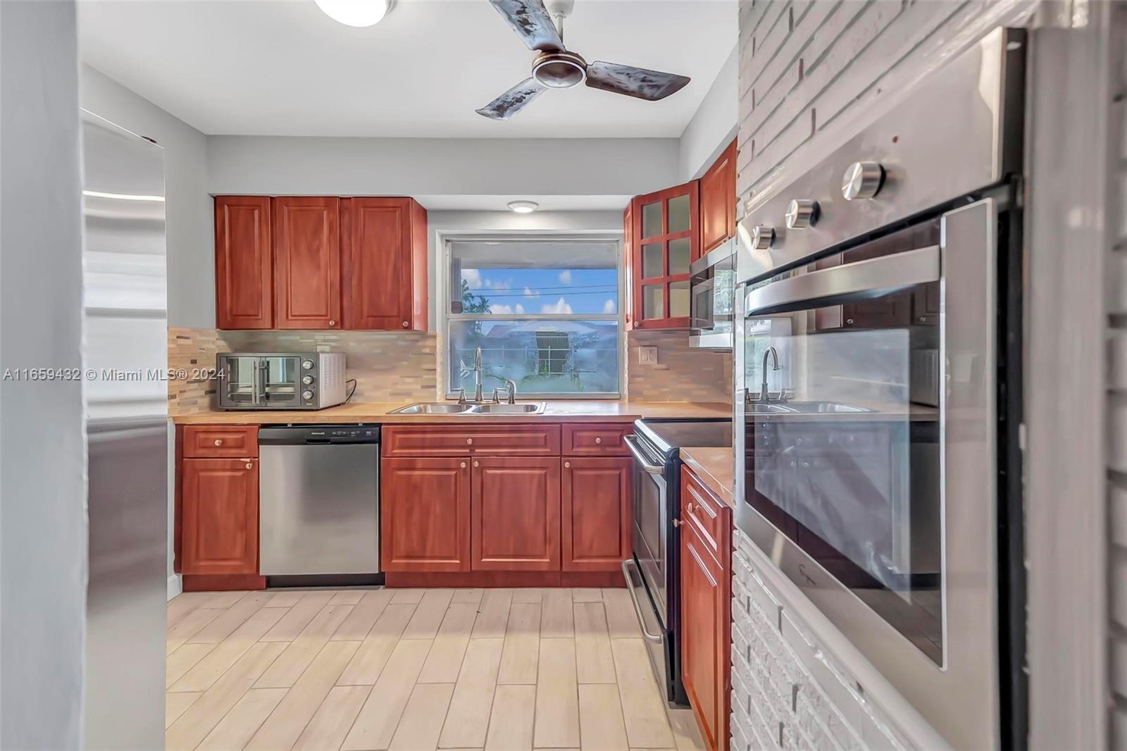 2331 Utopia Dr