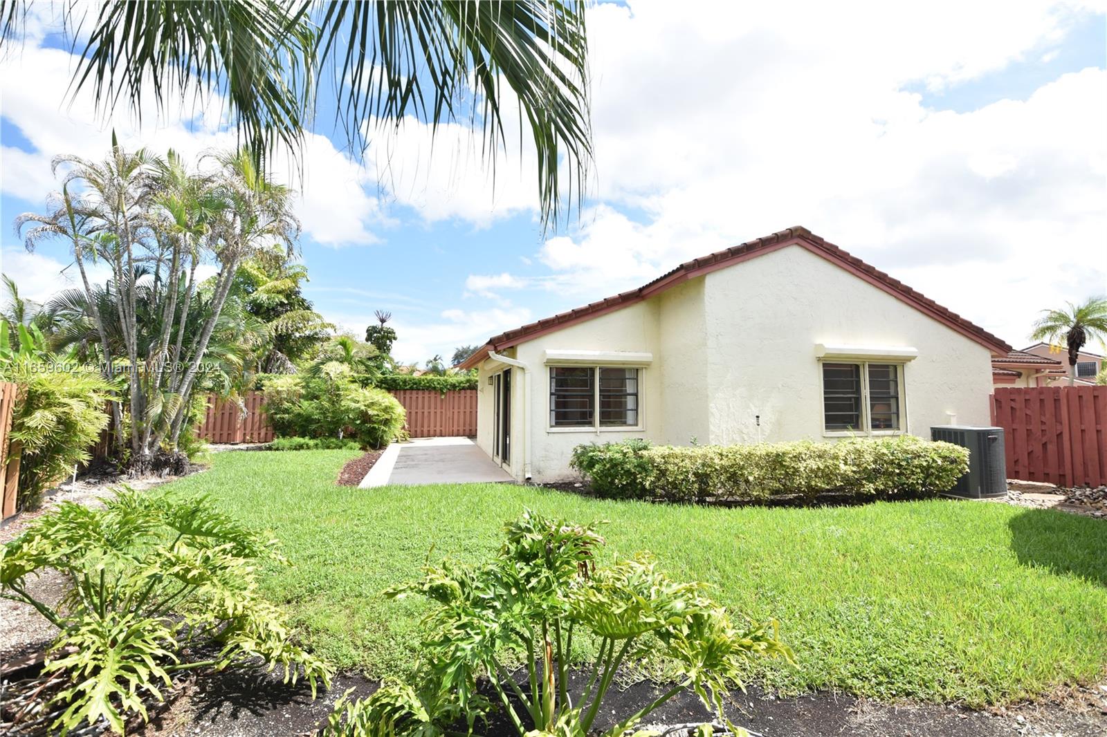 1096 SW 135th Ct
