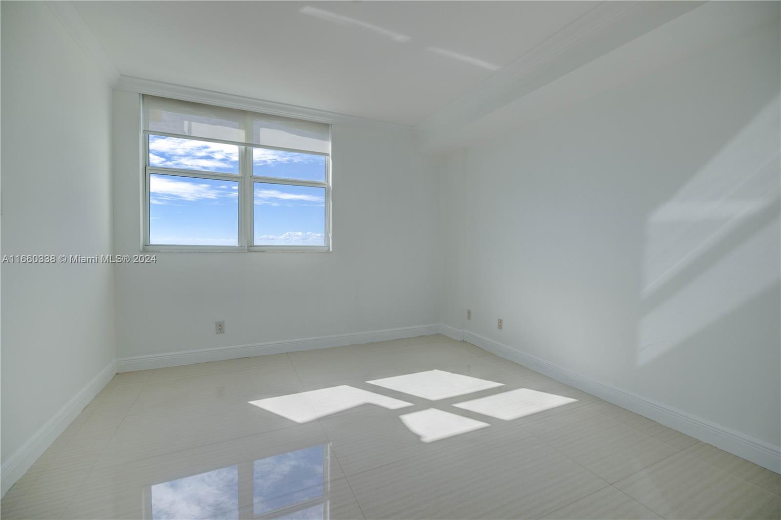 2475 Brickell Ave # 1807