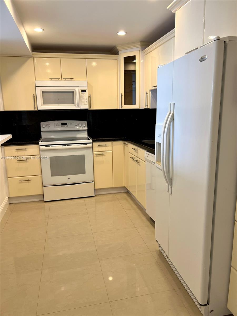 20860 San Simeon Way # 6 Unit: 301-6