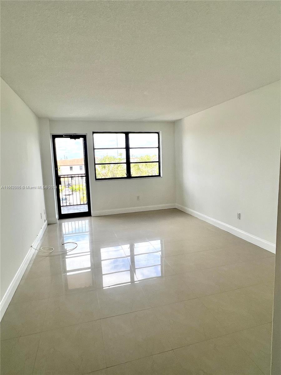 20860 San Simeon Way # 6 Unit: 301-6