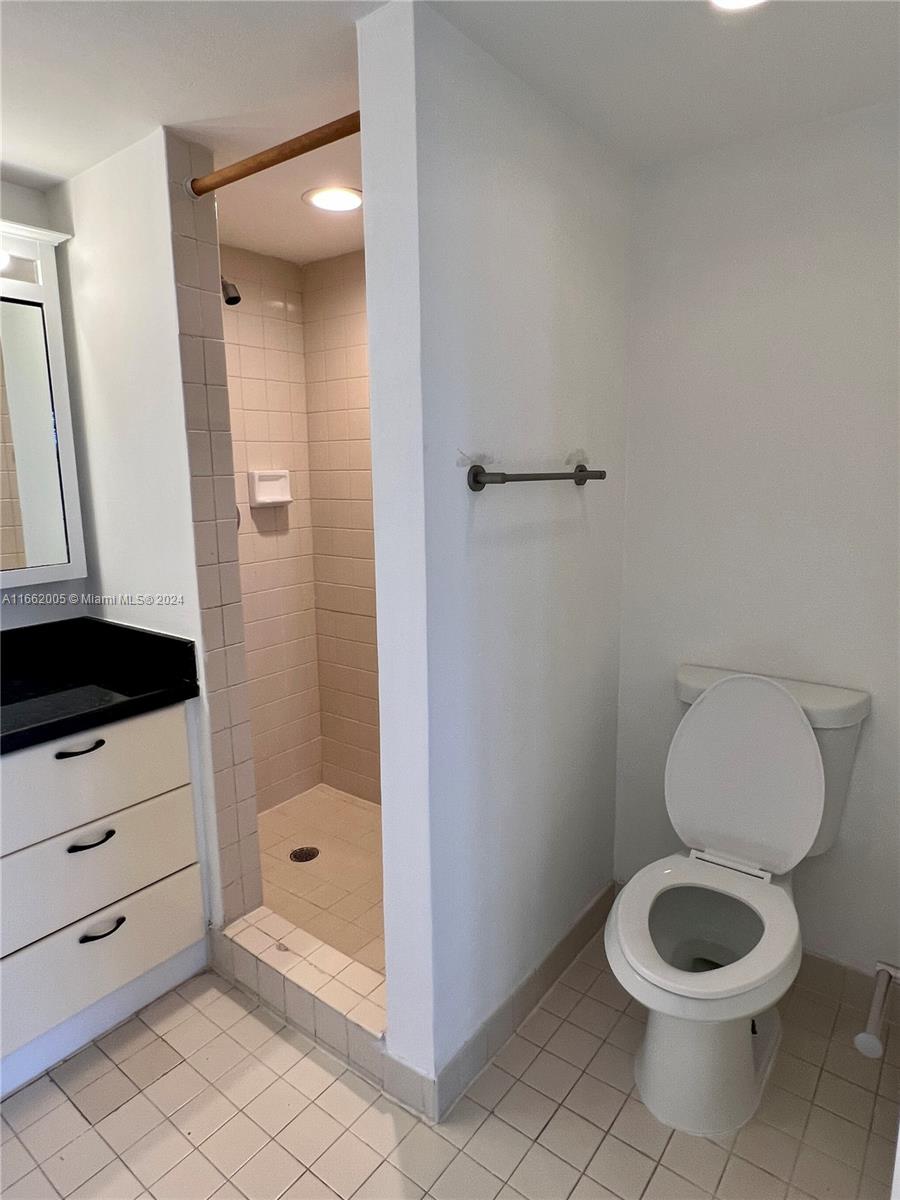 20860 San Simeon Way # 6 Unit: 301-6