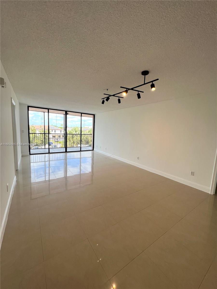 20860 San Simeon Way # 6 Unit: 301-6