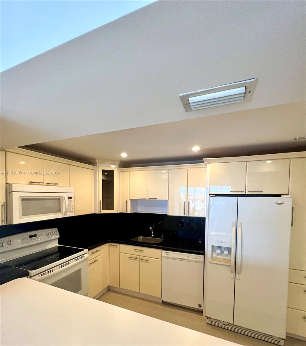 20860 San Simeon Way # 6 Unit: 301-6