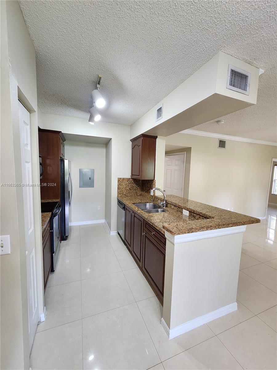 2492 Centergate Dr # 108