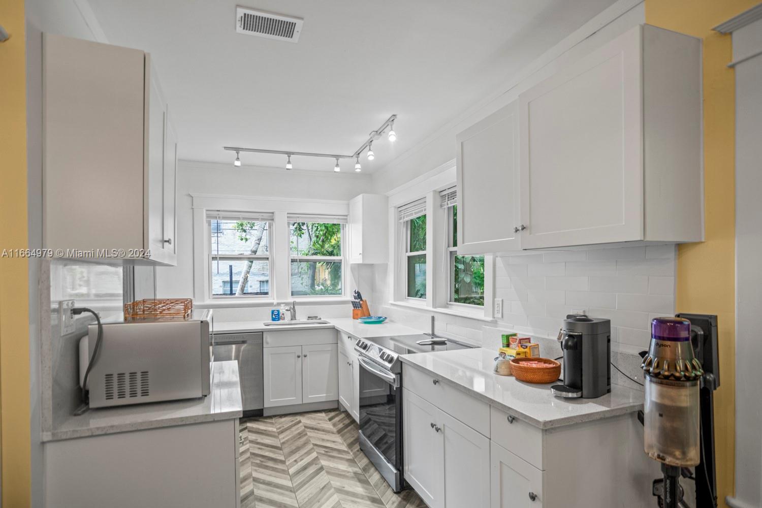 46 NE 43rd St