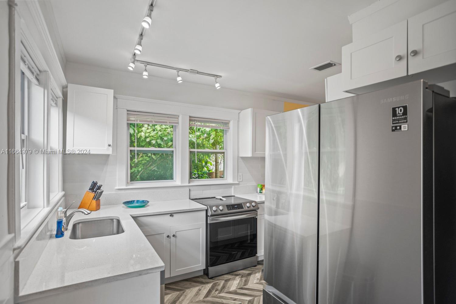 46 NE 43rd St