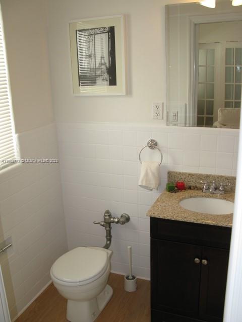 1001 7th St # 202