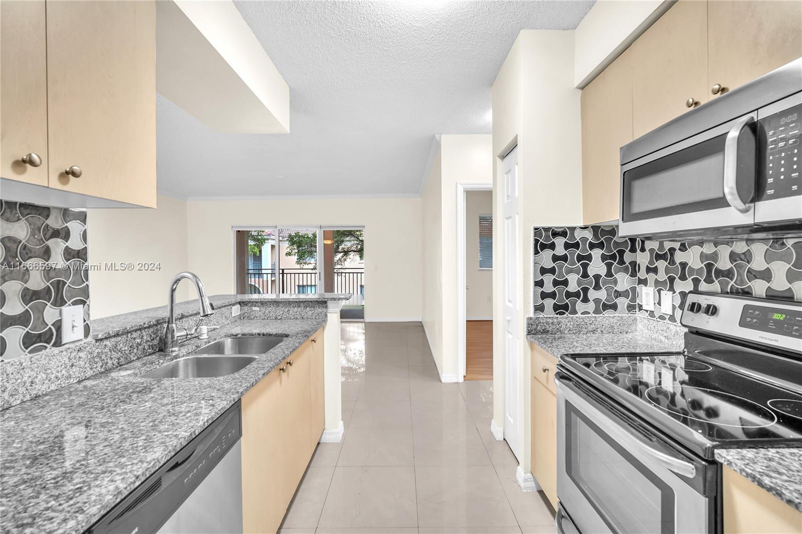 2490 Centergate Dr # 205