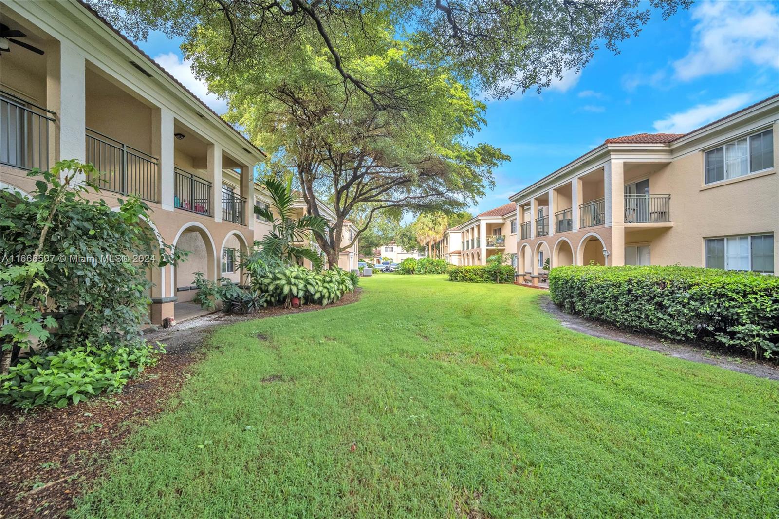 2490 Centergate Dr # 205