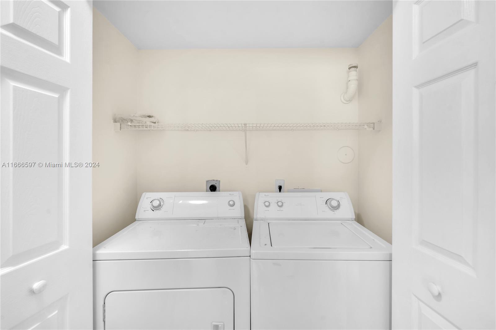 2490 Centergate Dr # 205