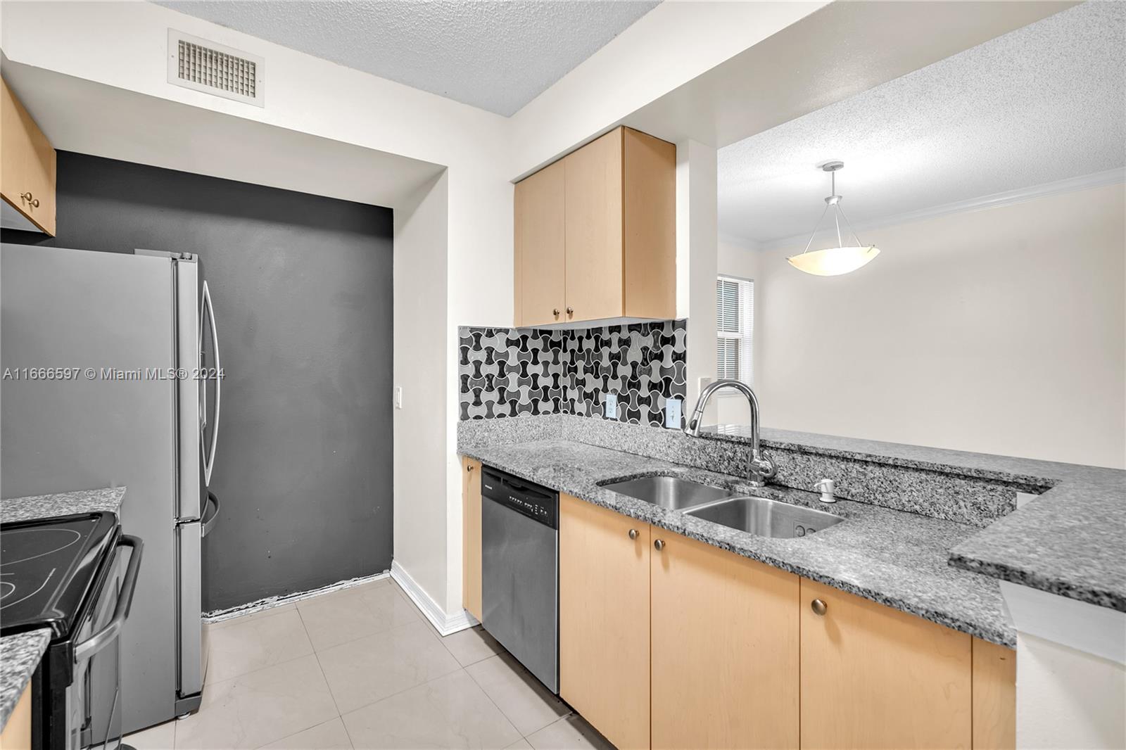 2490 Centergate Dr # 205