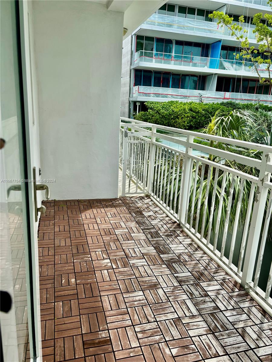 325 Ocean Dr # 303