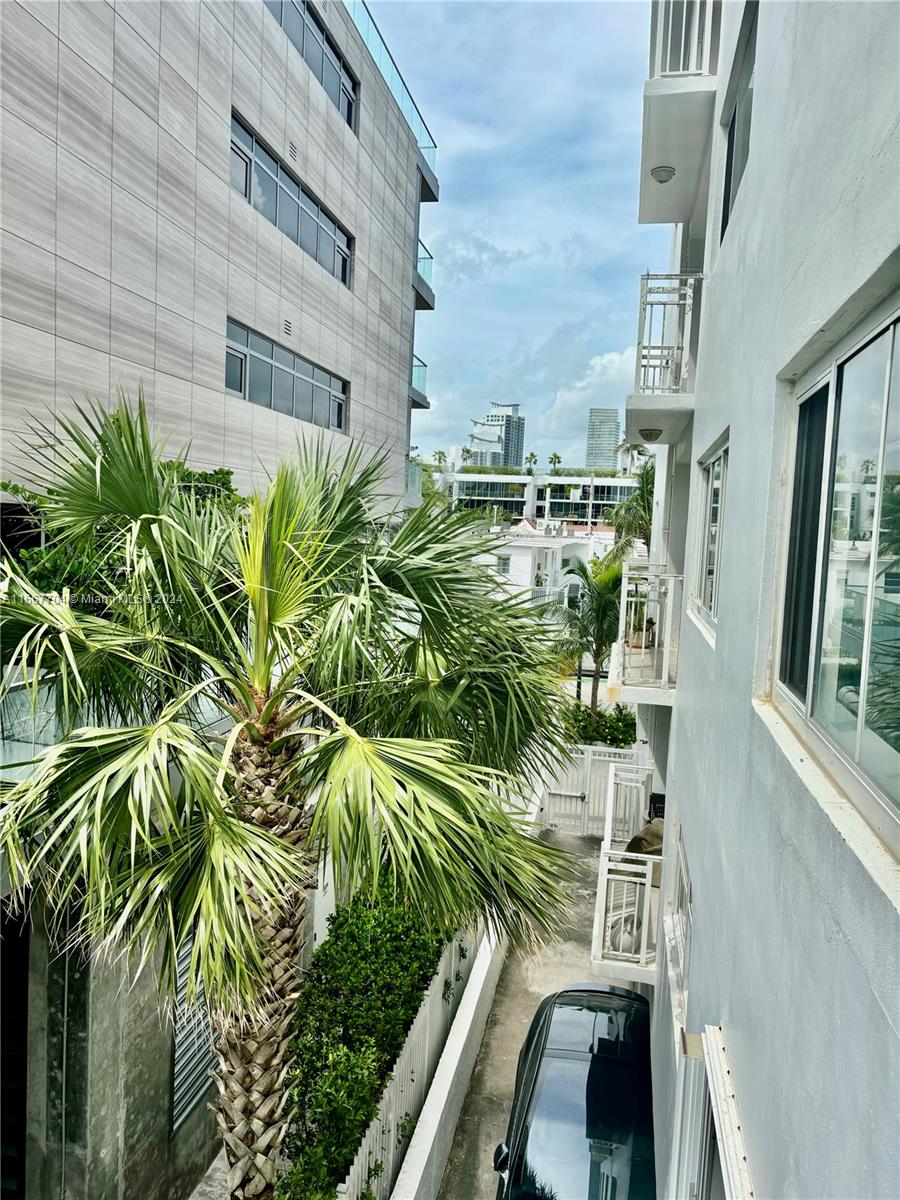 325 Ocean Dr # 303