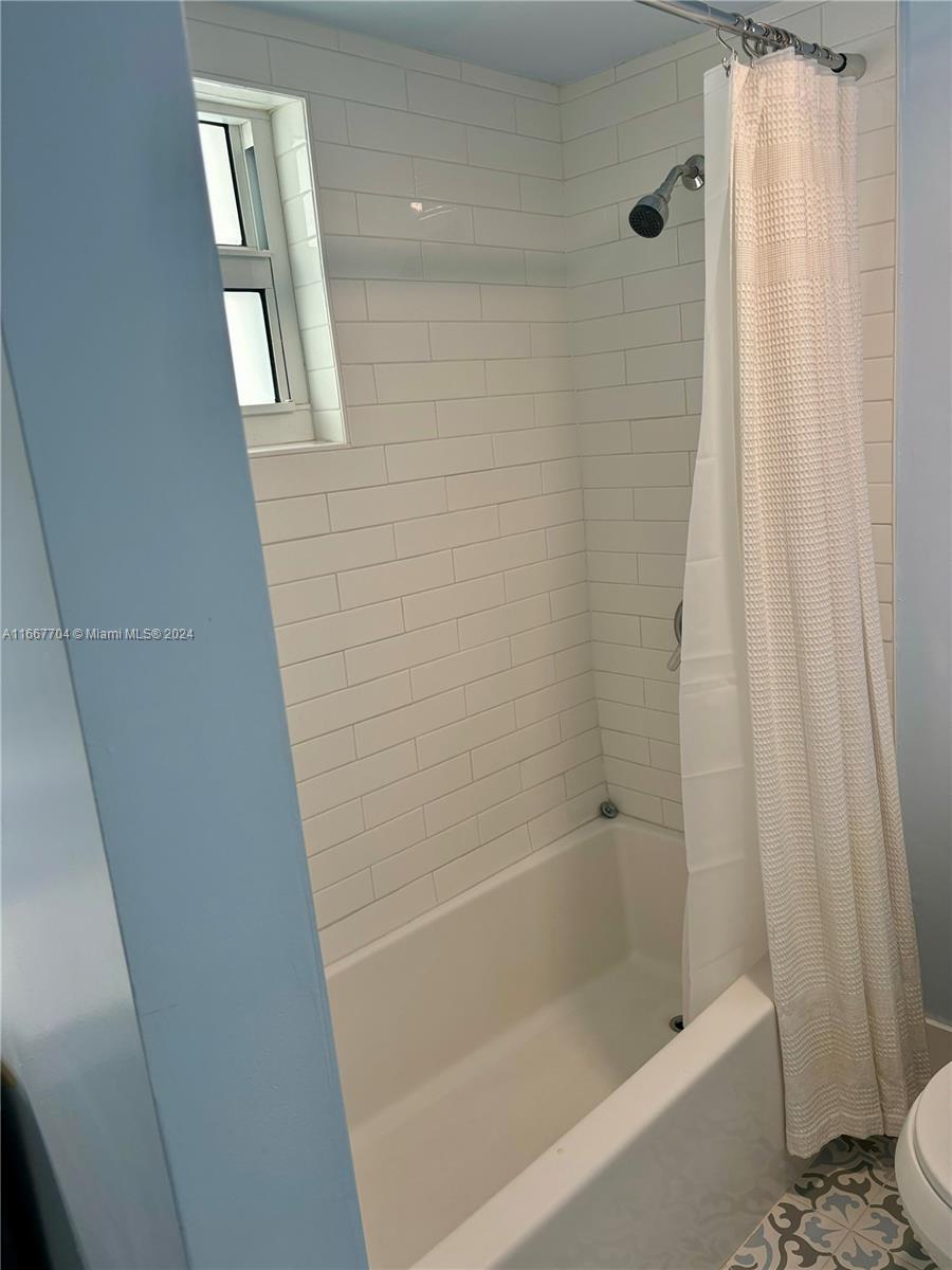 325 Ocean Dr # 303
