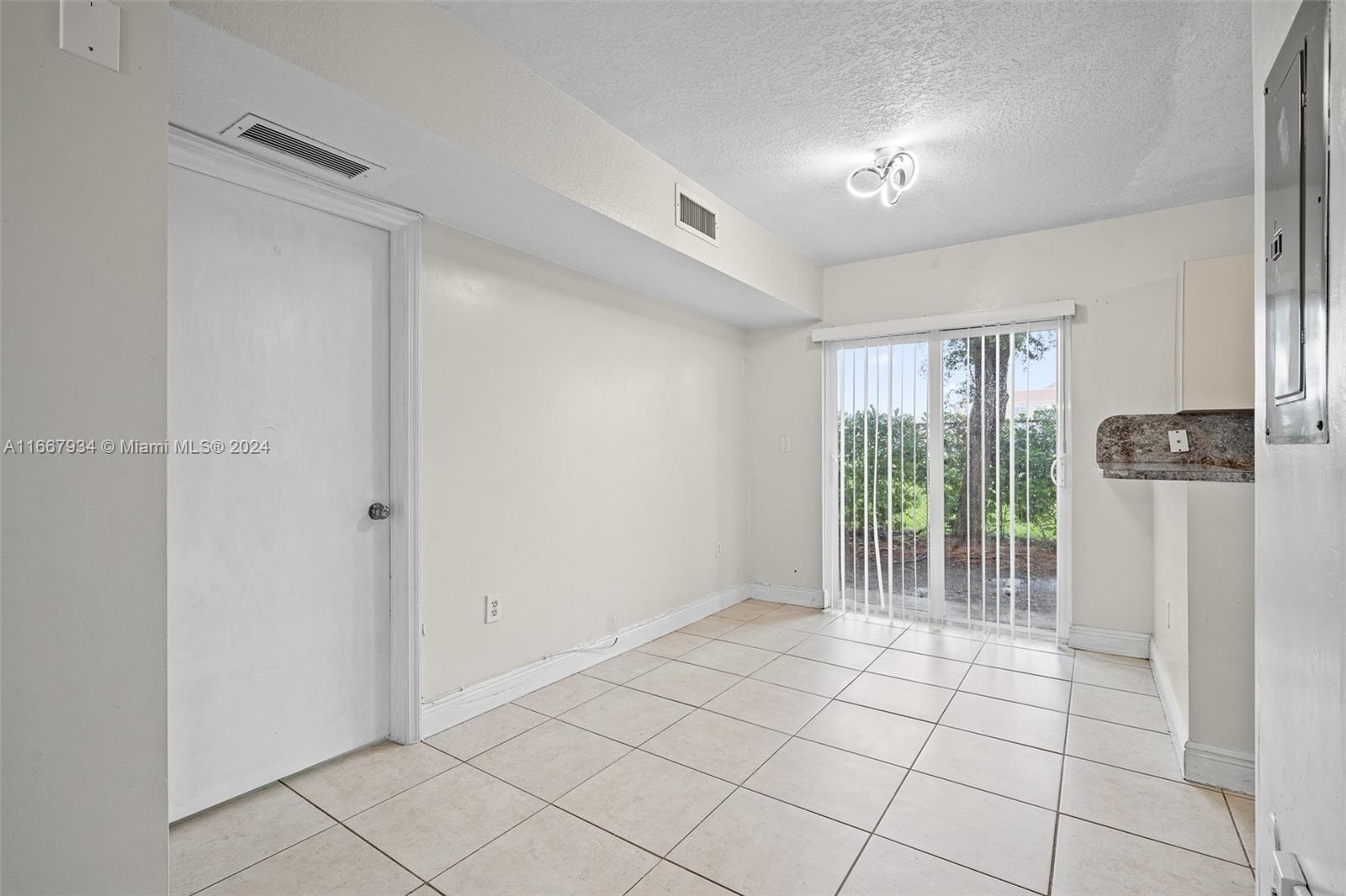 980 NE 33rd Ter # 104