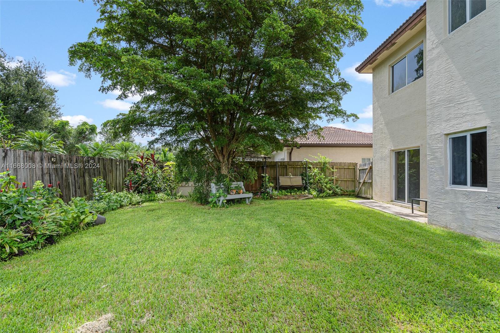 1231 NE 42nd Ave # 1231