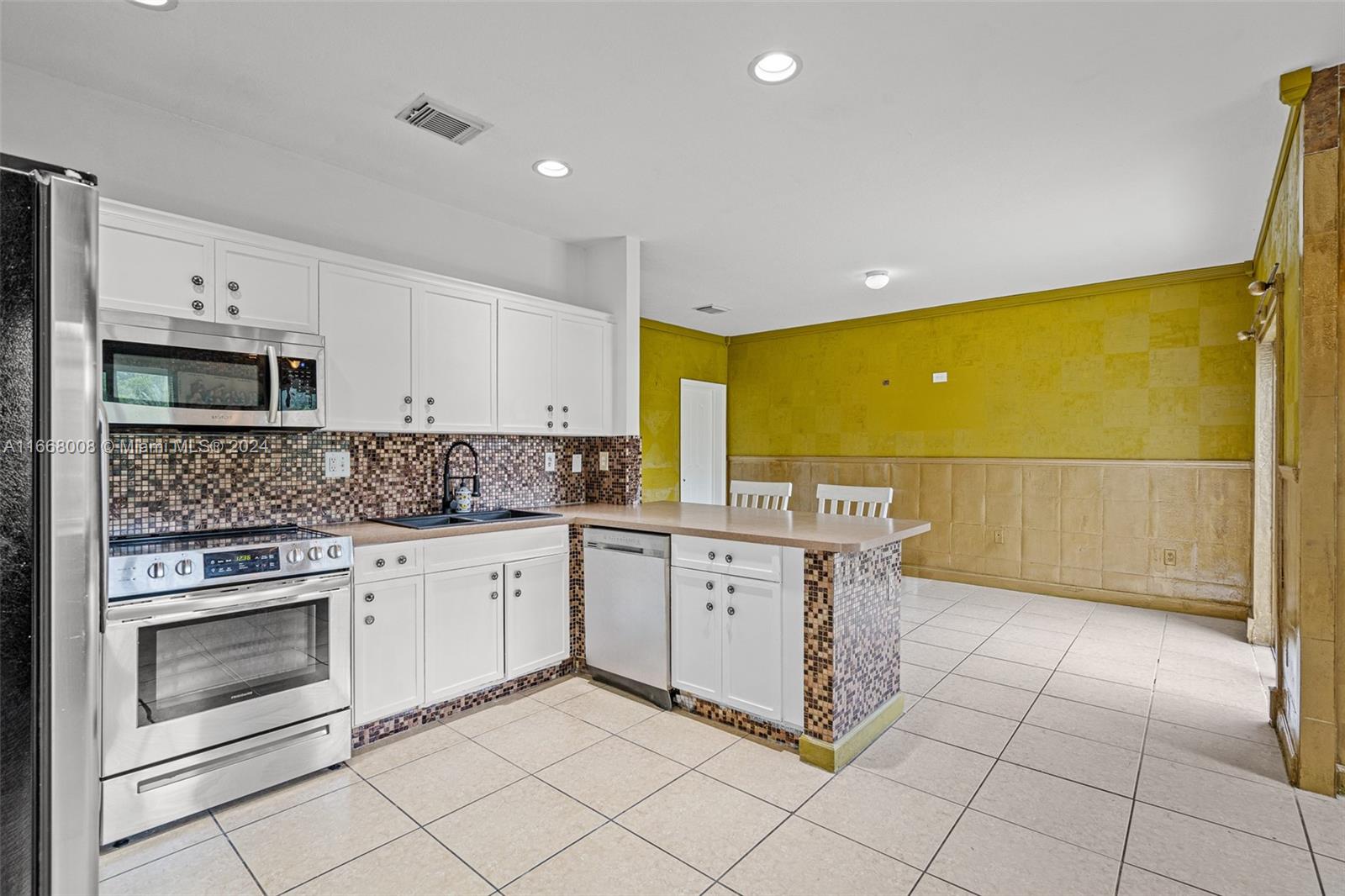 1231 NE 42nd Ave # 1231