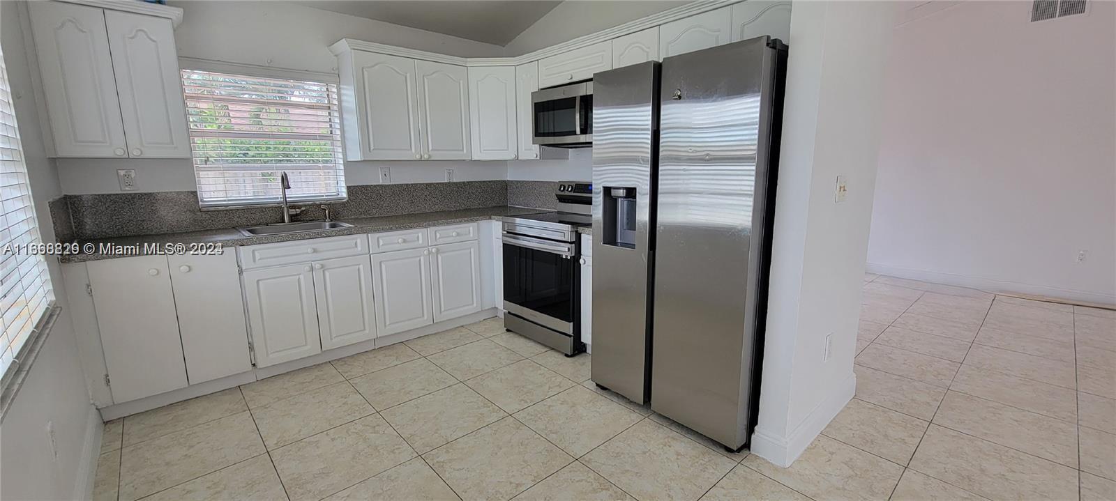 5740 NW 194th Ter