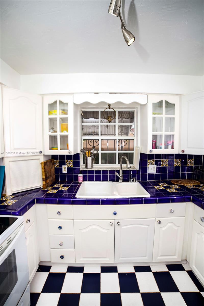 2325 SW 17th St Unit: -