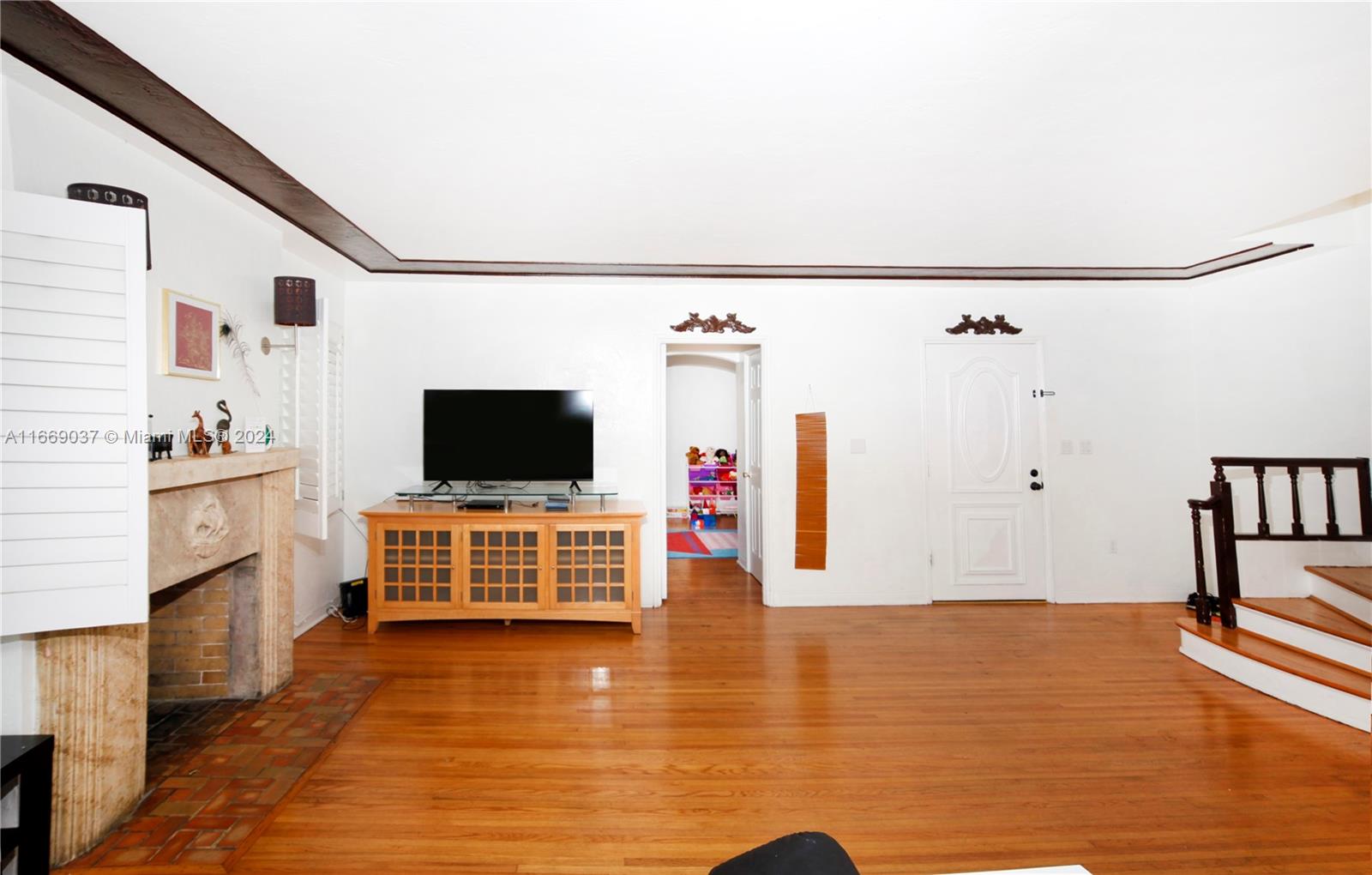 2325 SW 17th St Unit: -