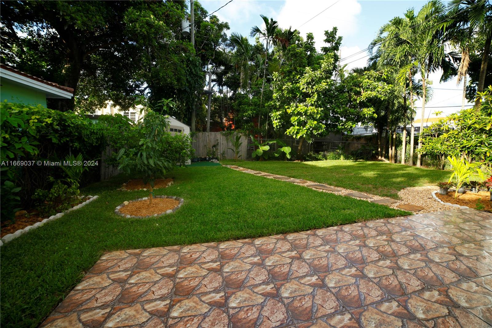 2325 SW 17th St Unit: -