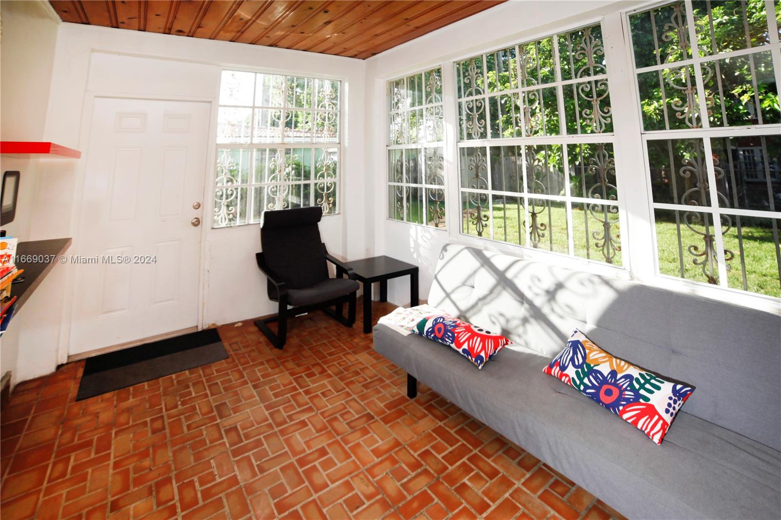 2325 SW 17th St Unit: -