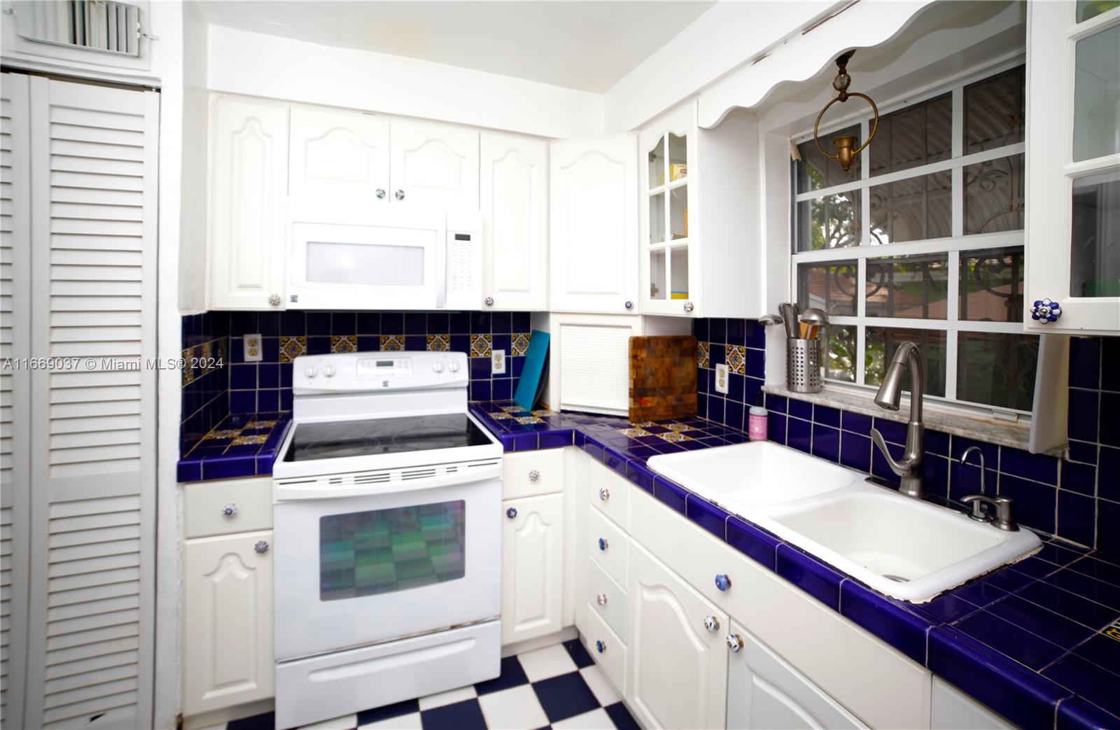 2325 SW 17th St Unit: -