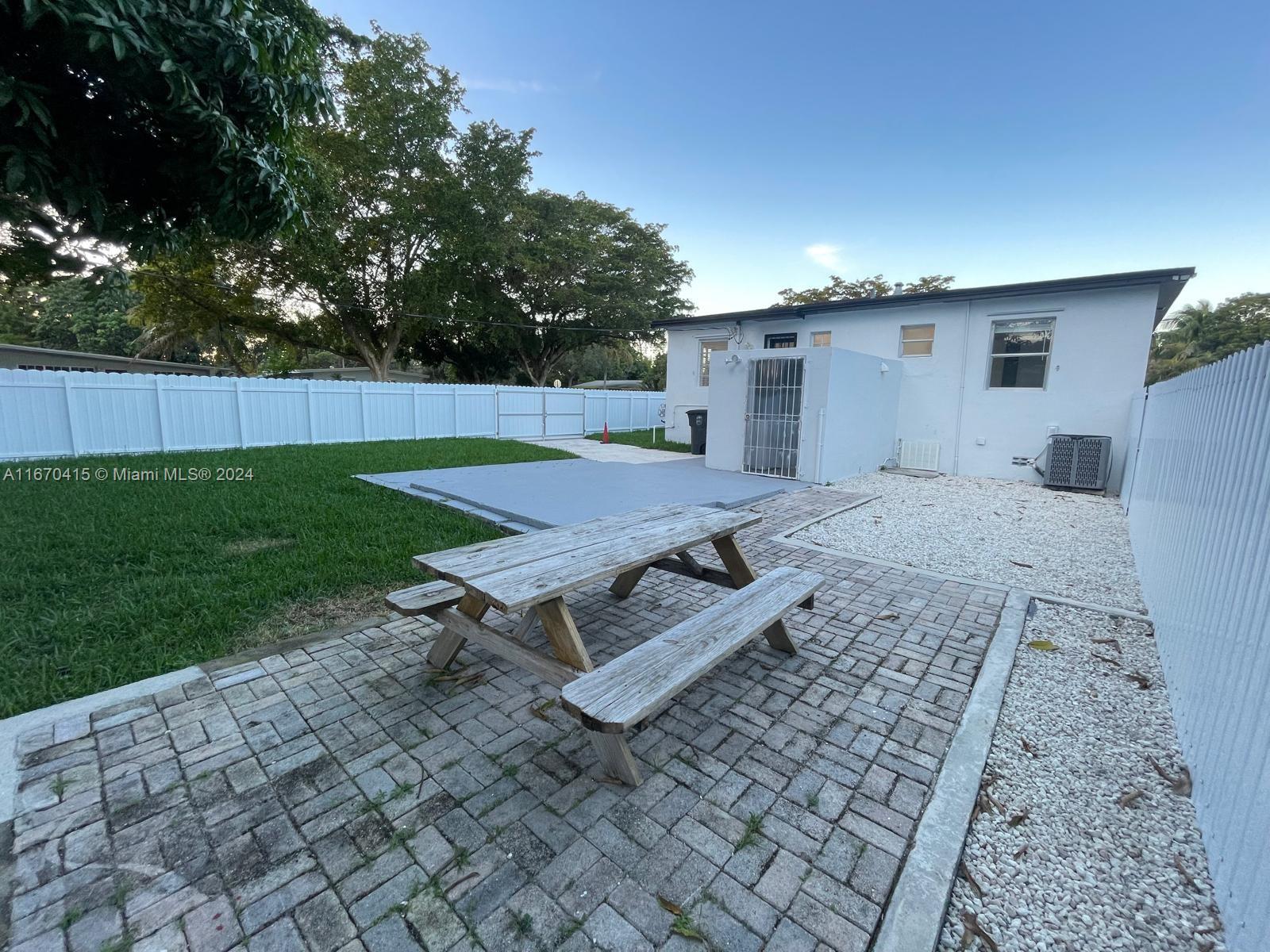 940 NW 134th St