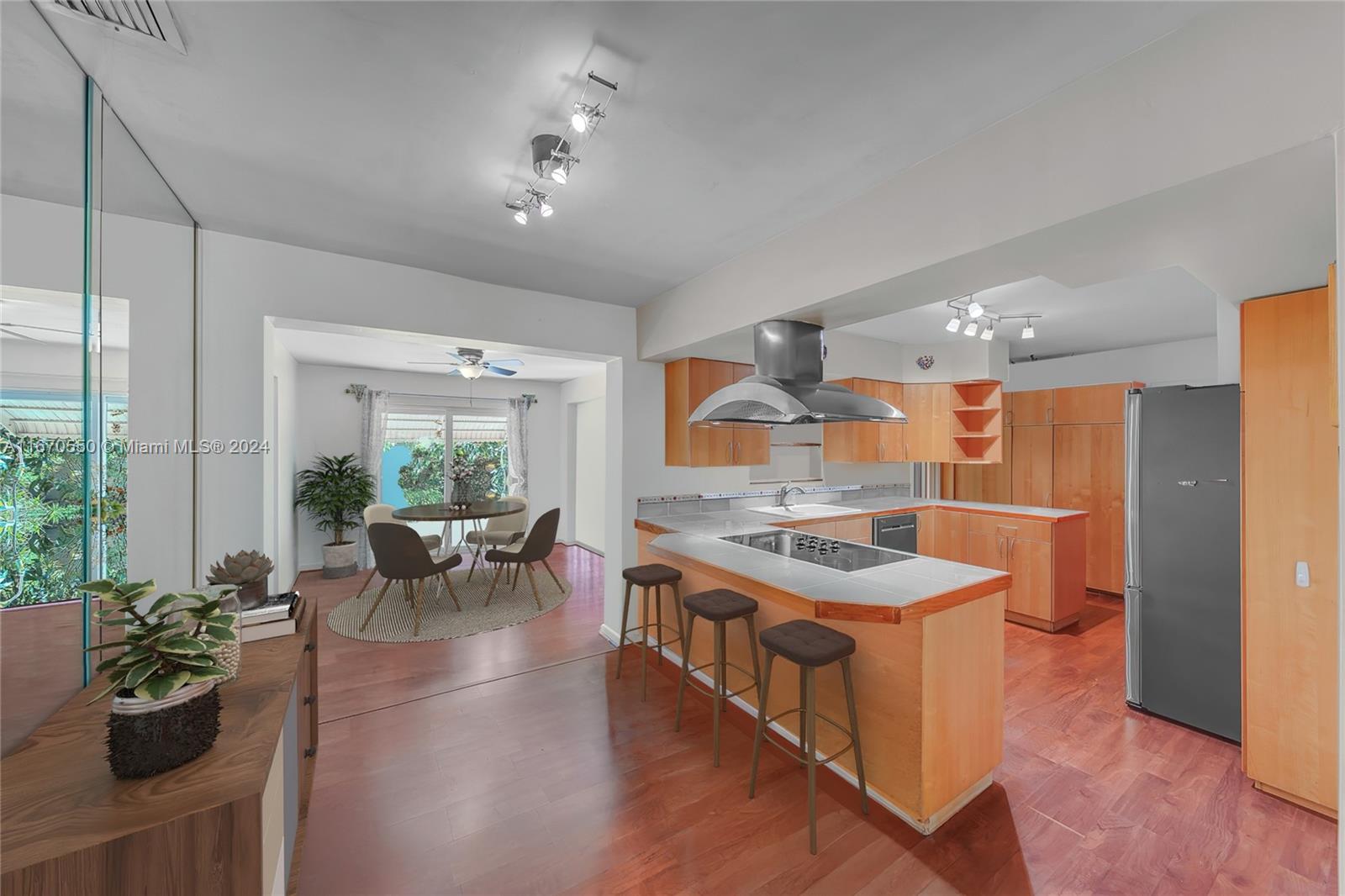 522 S 58th Ter