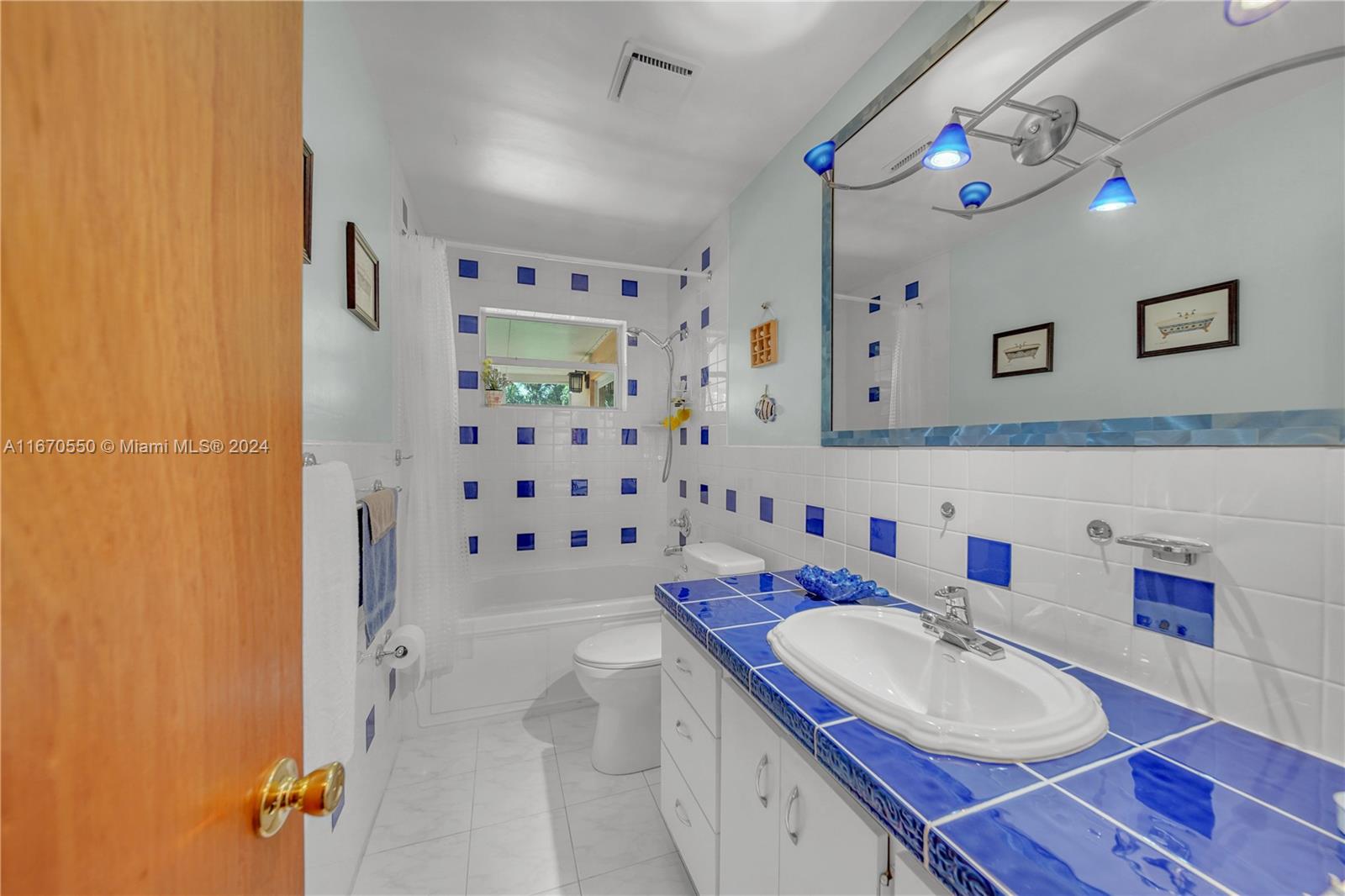 522 S 58th Ter