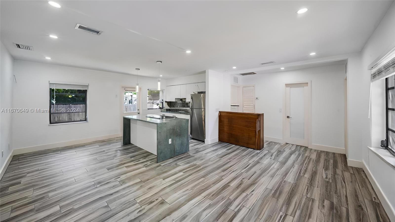 6361 NW 38th Ter