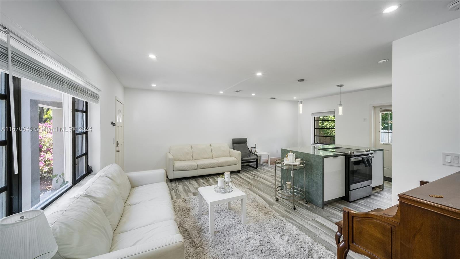 6361 NW 38th Ter