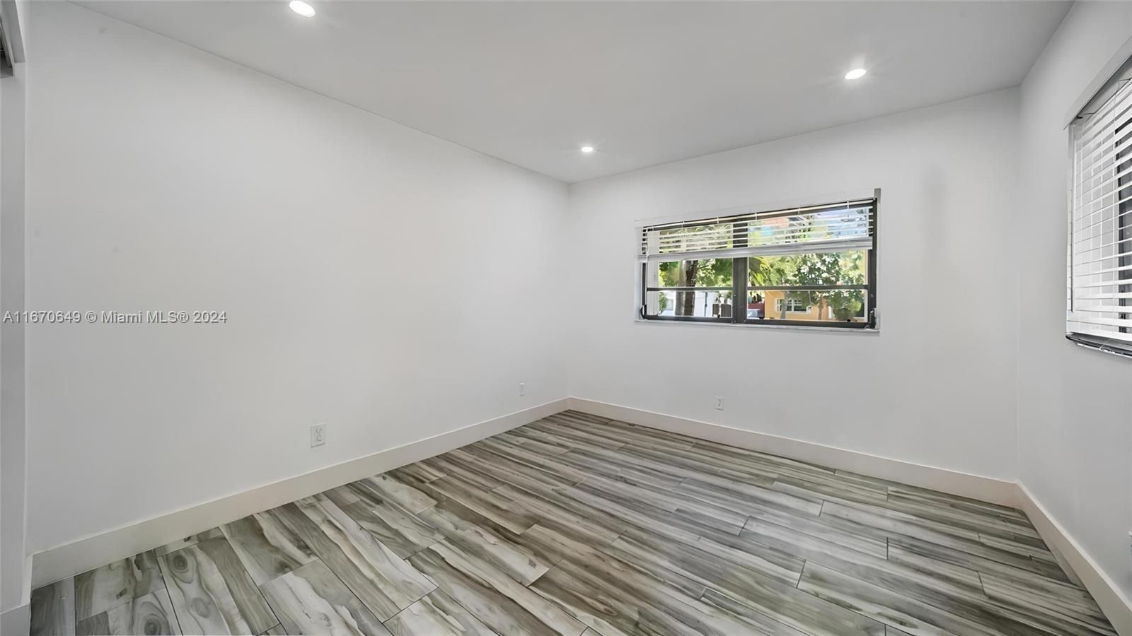6361 NW 38th Ter