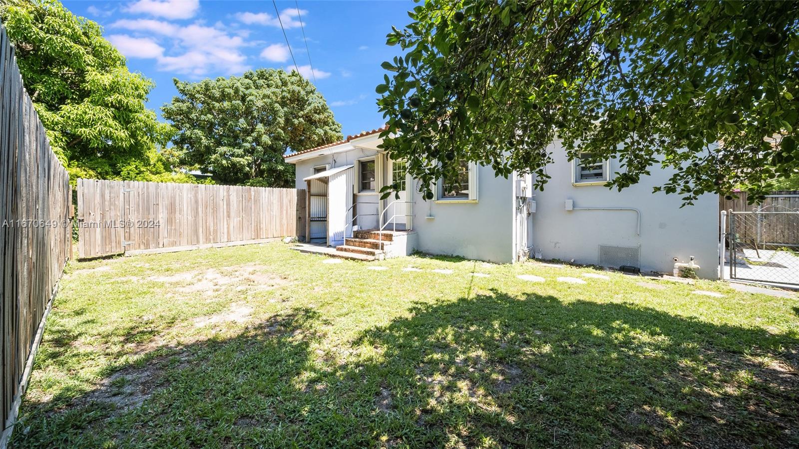 6361 NW 38th Ter