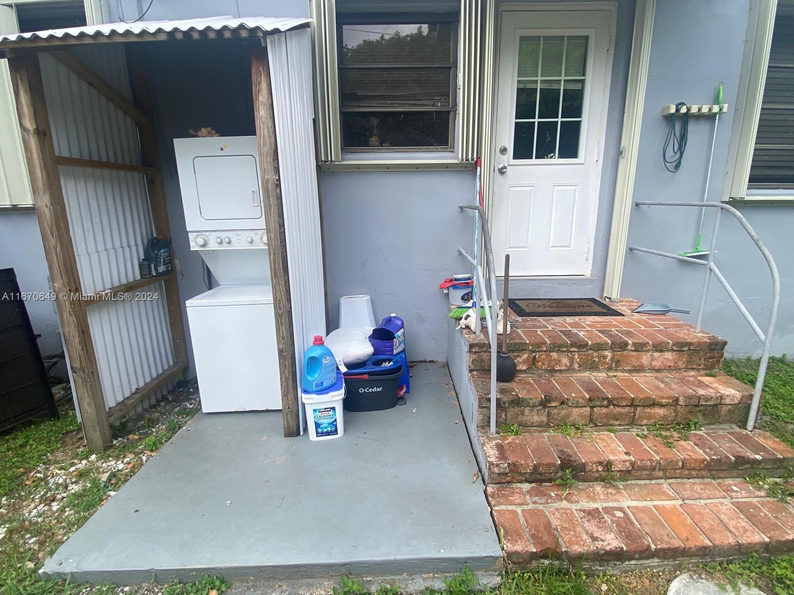 6361 NW 38th Ter
