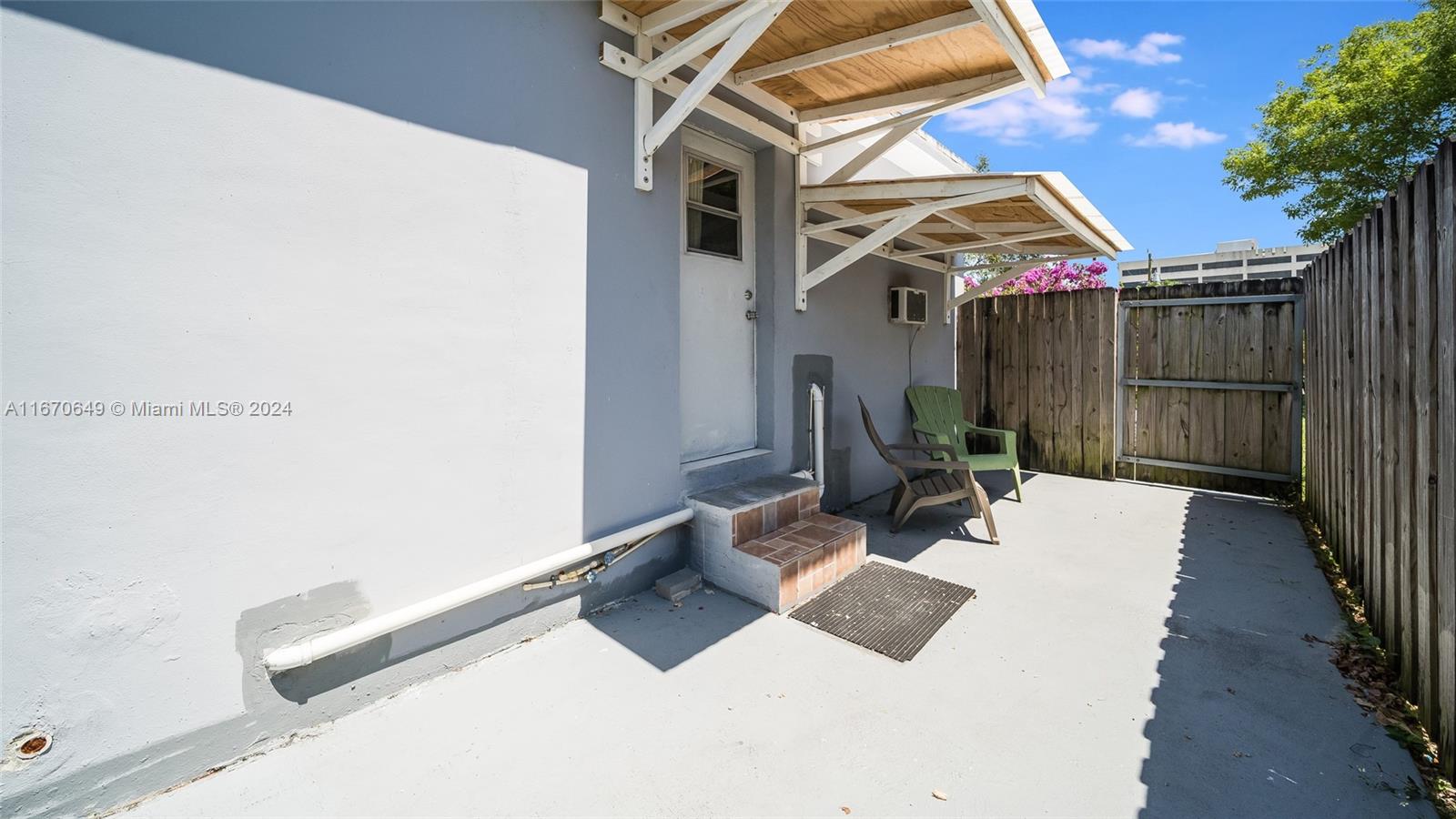 6361 NW 38th Ter