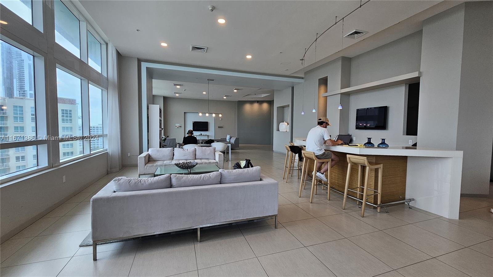 1900 N Bayshore Dr # 2303