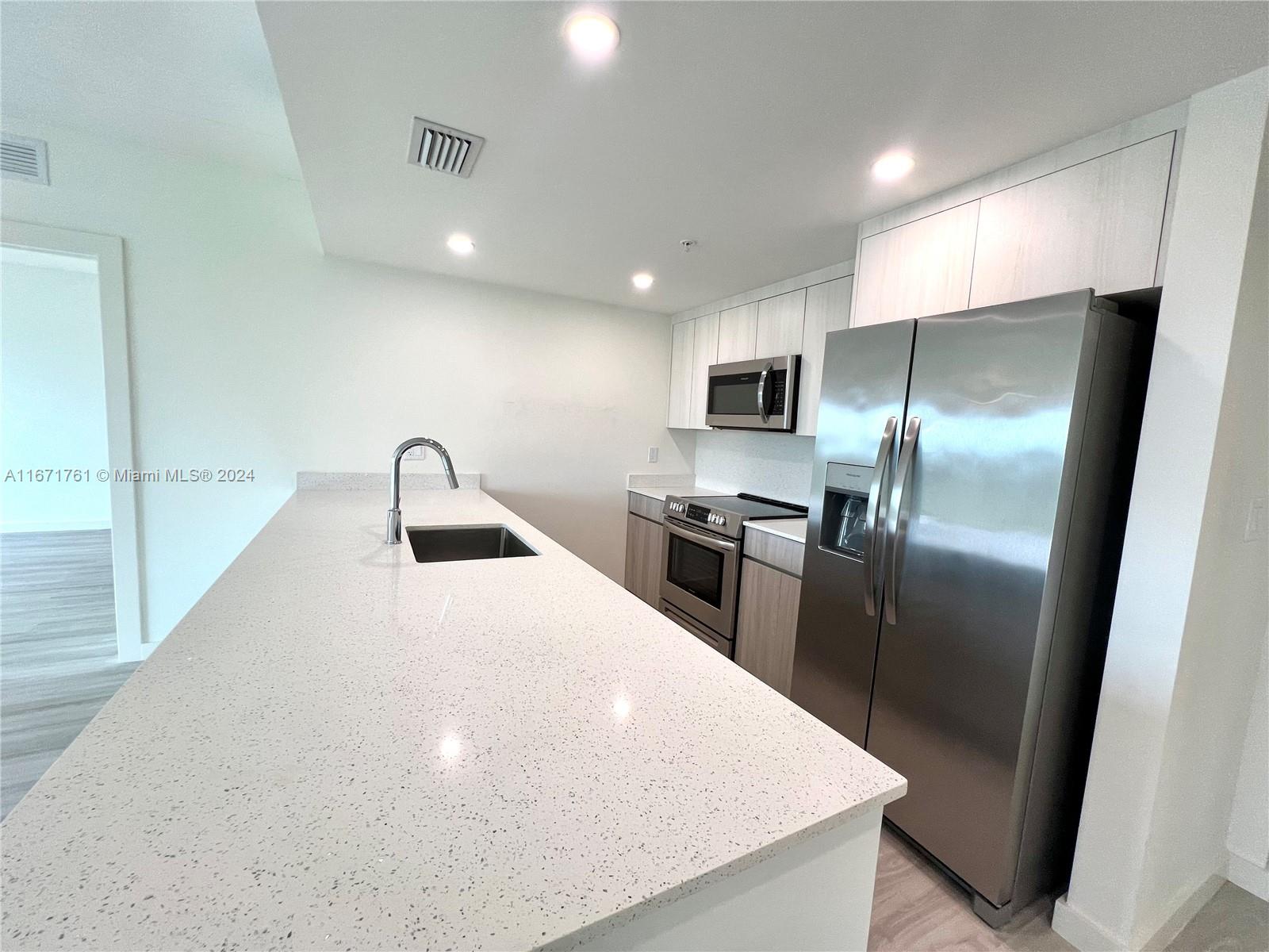 2285 SW 27th St # 507