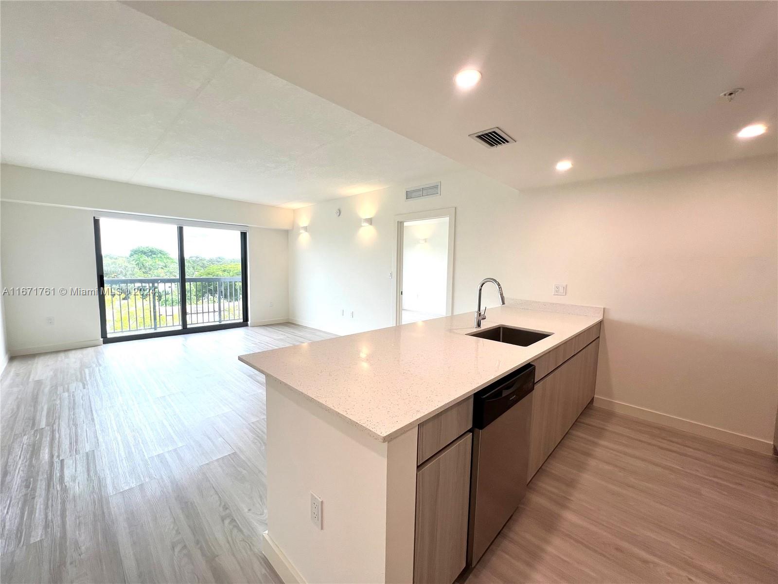 2285 SW 27th St # 507
