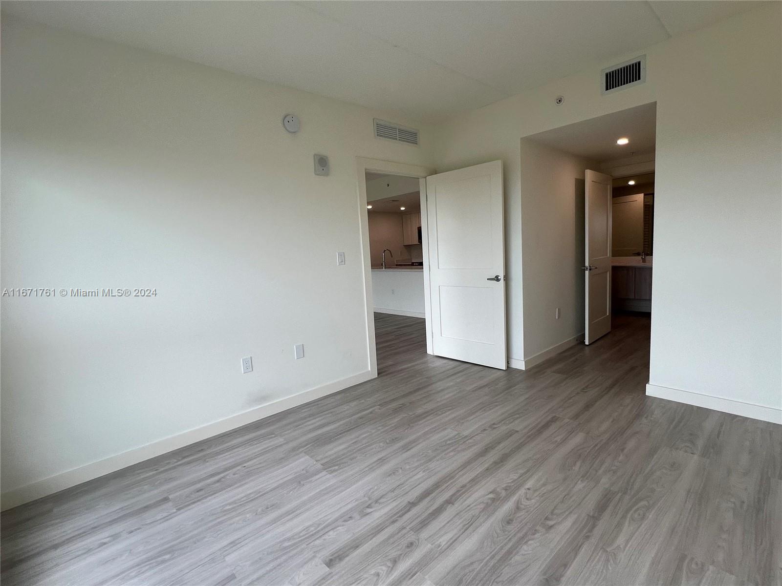 2285 SW 27th St # 507
