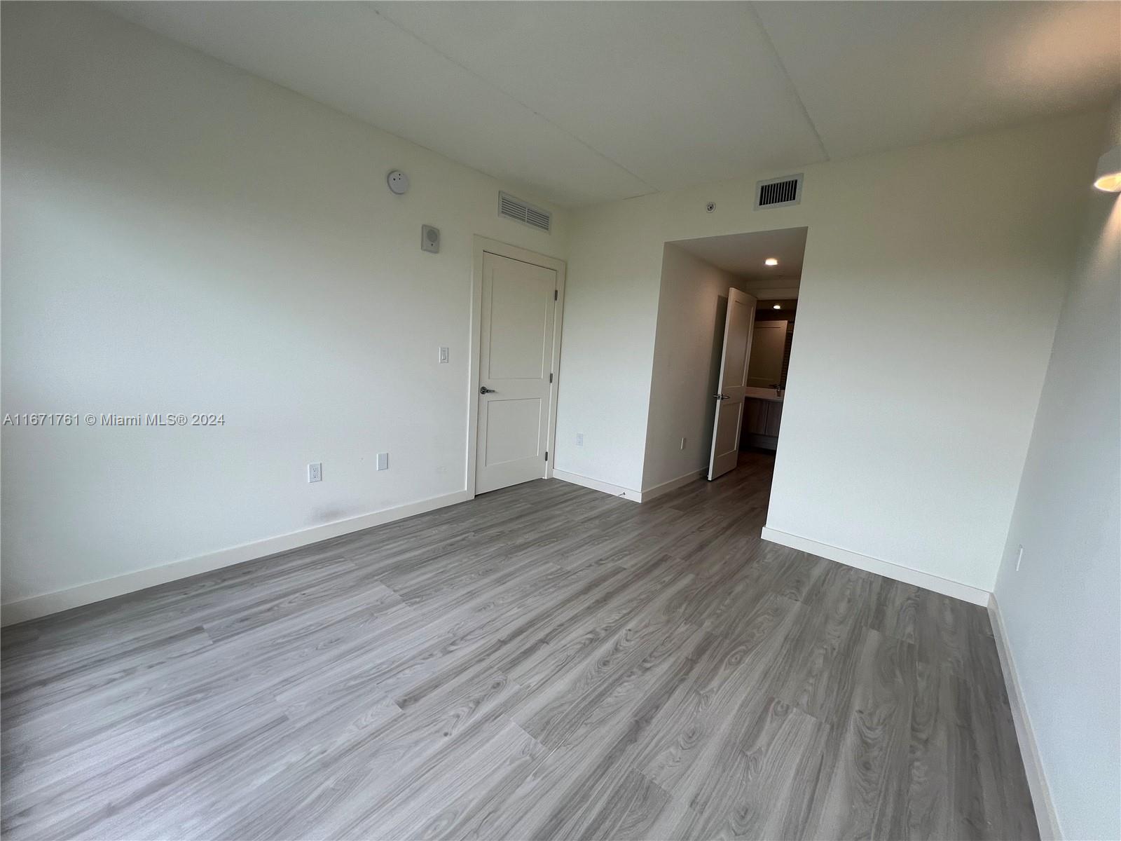 2285 SW 27th St # 507