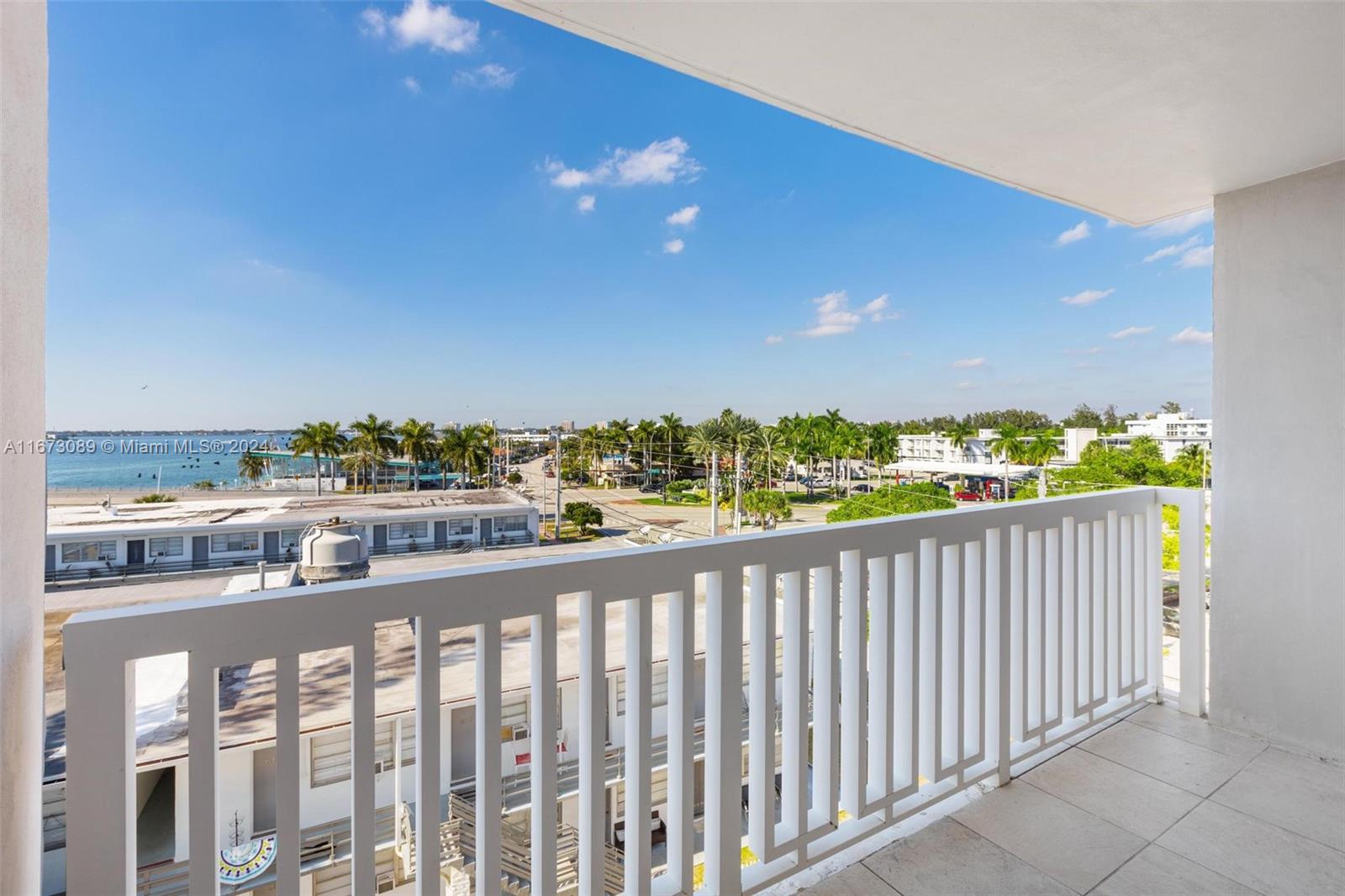 2016 Bay Dr # 502