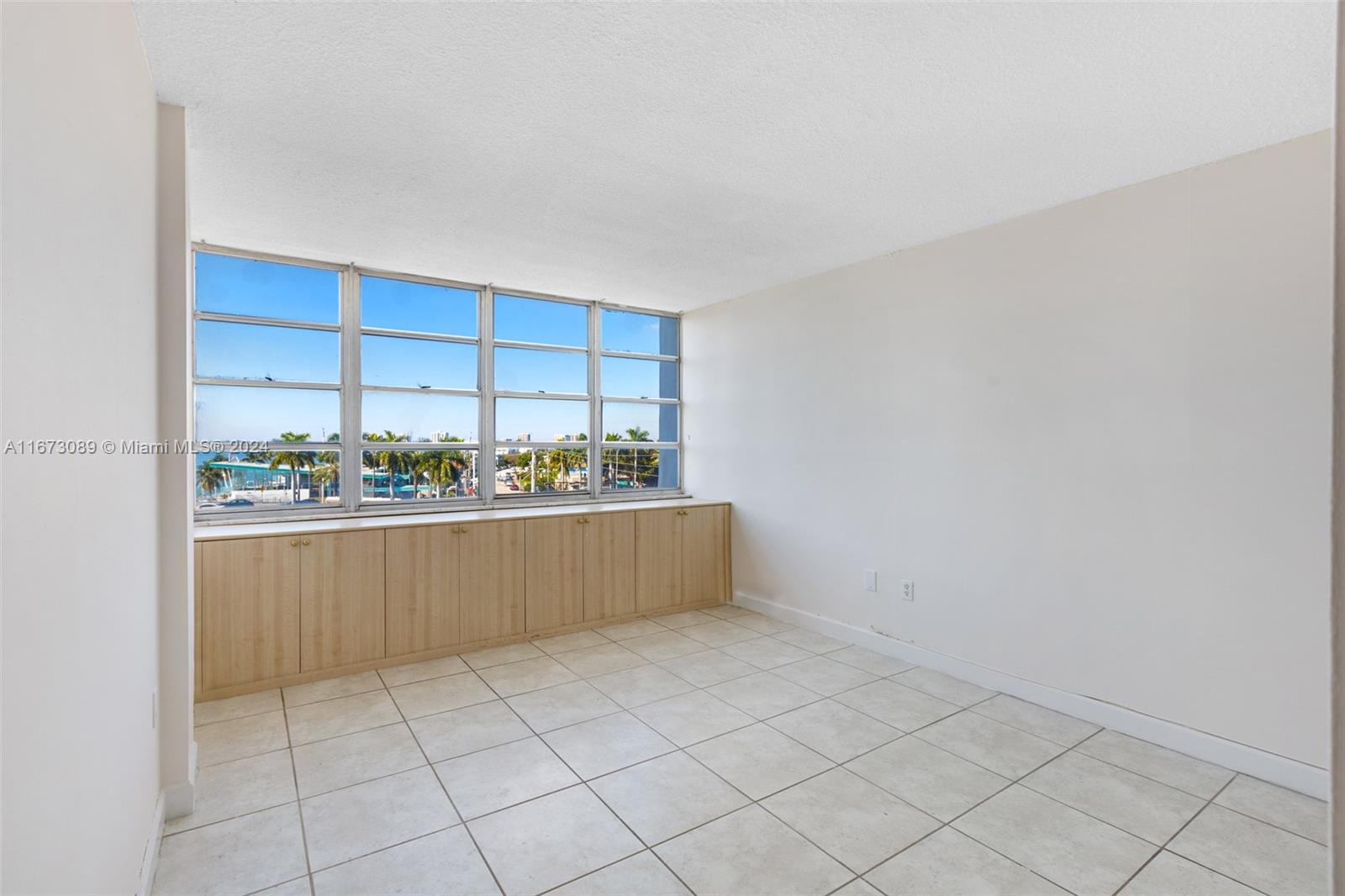 2016 Bay Dr # 502