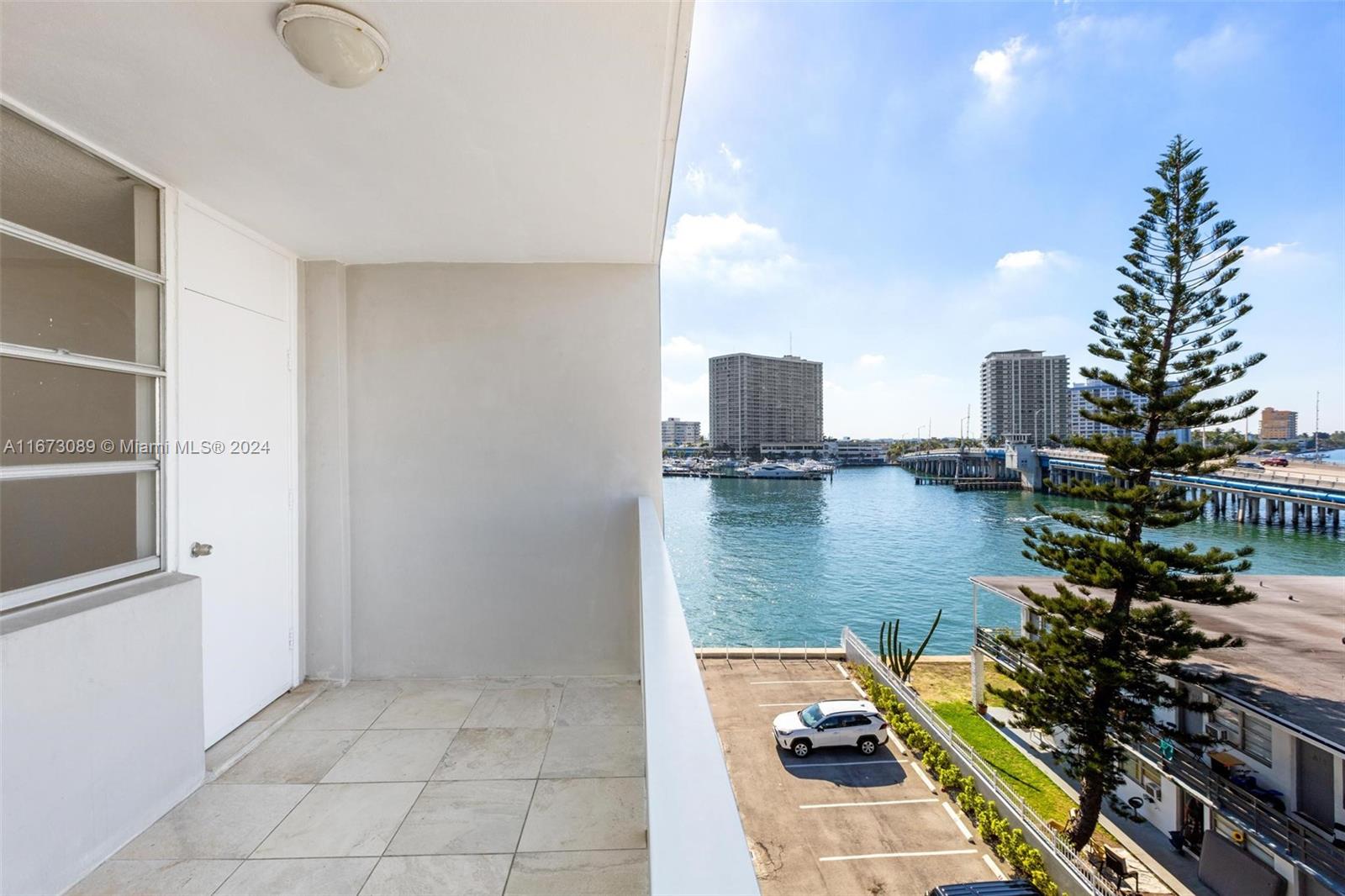 2016 Bay Dr # 502