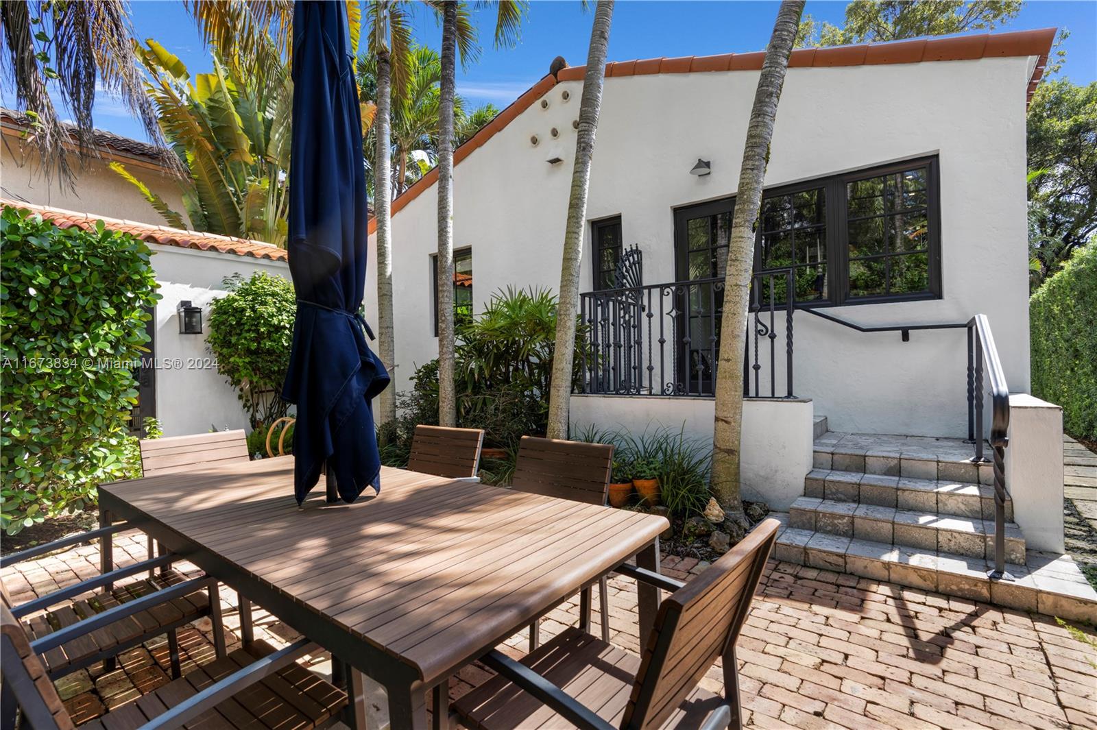 435 Alcazar Ave