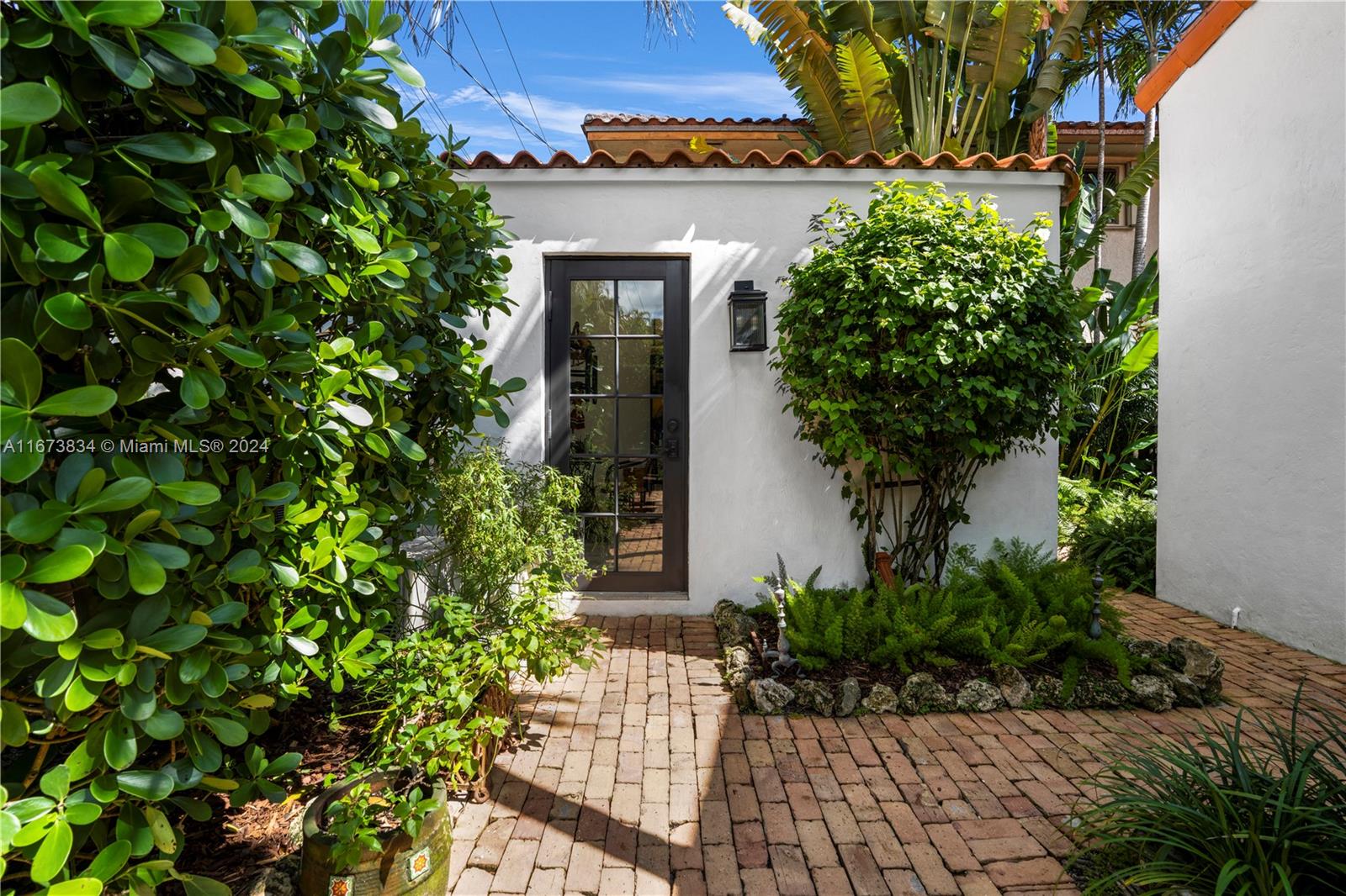 435 Alcazar Ave
