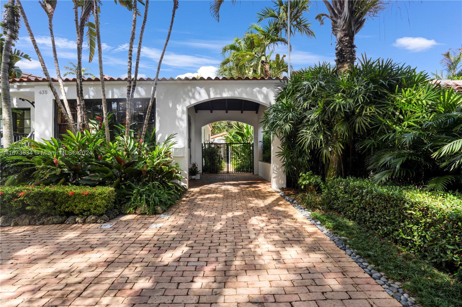 435 Alcazar Ave